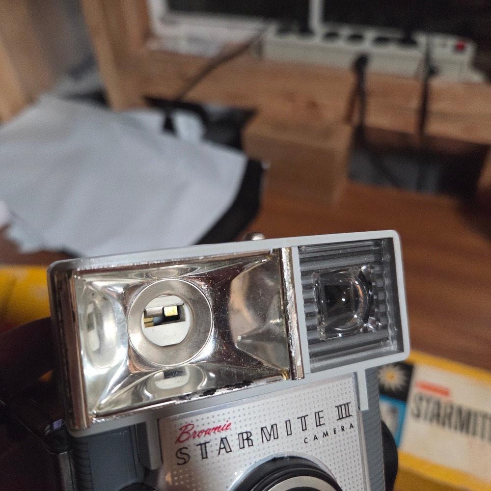 Vintage Kodak Brownie Starmite II Camera 127 Film Outfit with Original Box - Picture 3 of 7